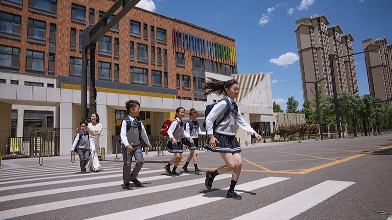 破解校门口安全秩序难题：空间重构与家校共治策略-天维邦考教育网