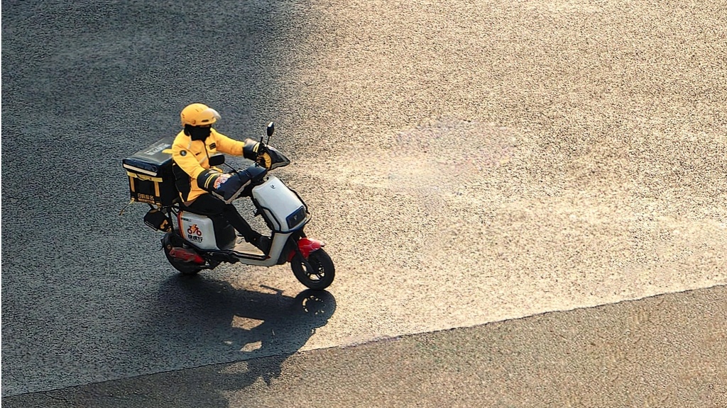 现代骑手学院揭牌为外卖快递员提供学历技能双提升通道-天维邦考教育网