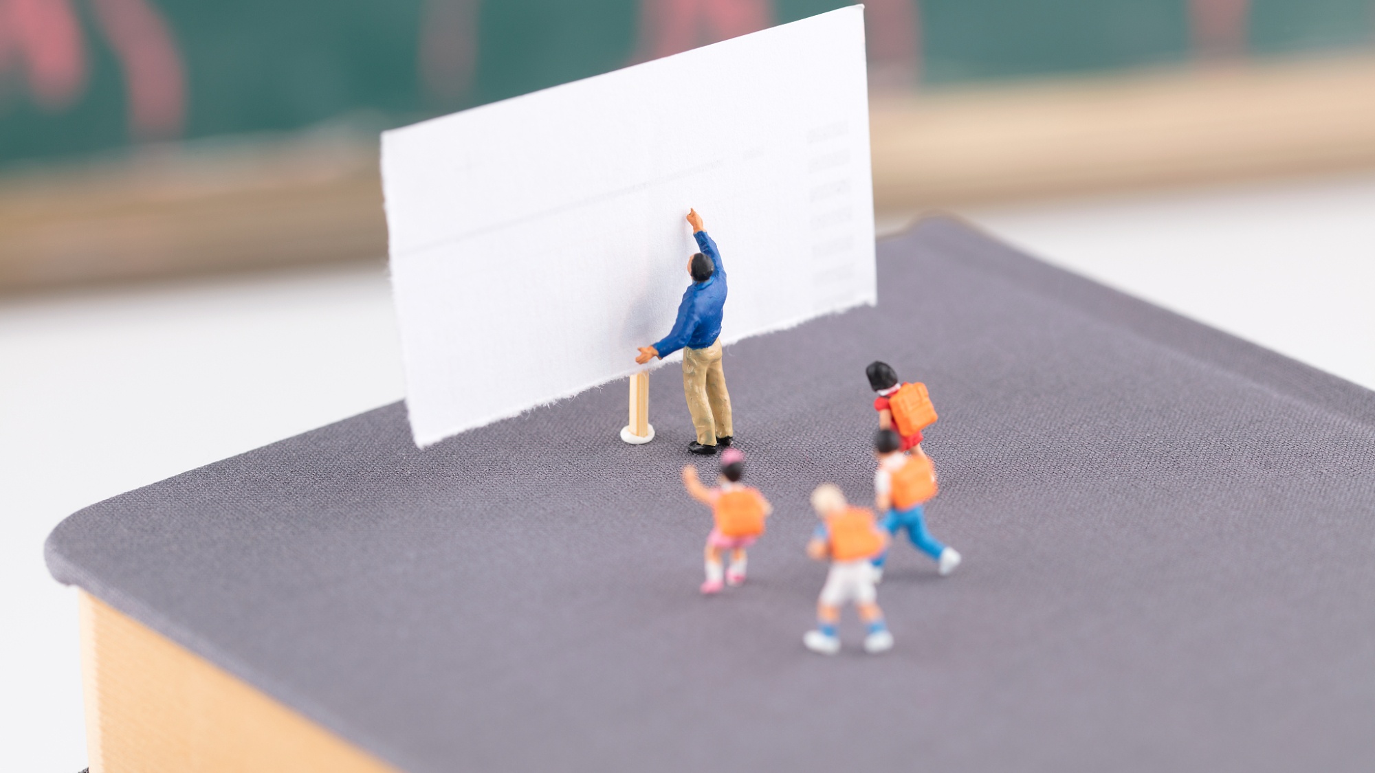 沉默男孩变身小工程师，建构游戏中发现孩子隐藏天赋-天维邦考教育网